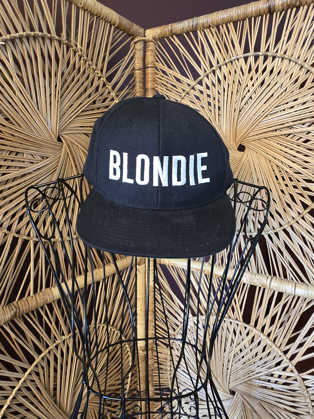 π±ββοΈ Blondie Snapback Flat Brim Cap - Black
